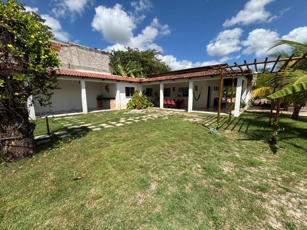 Ein Garten an der Unterkunft Summer House