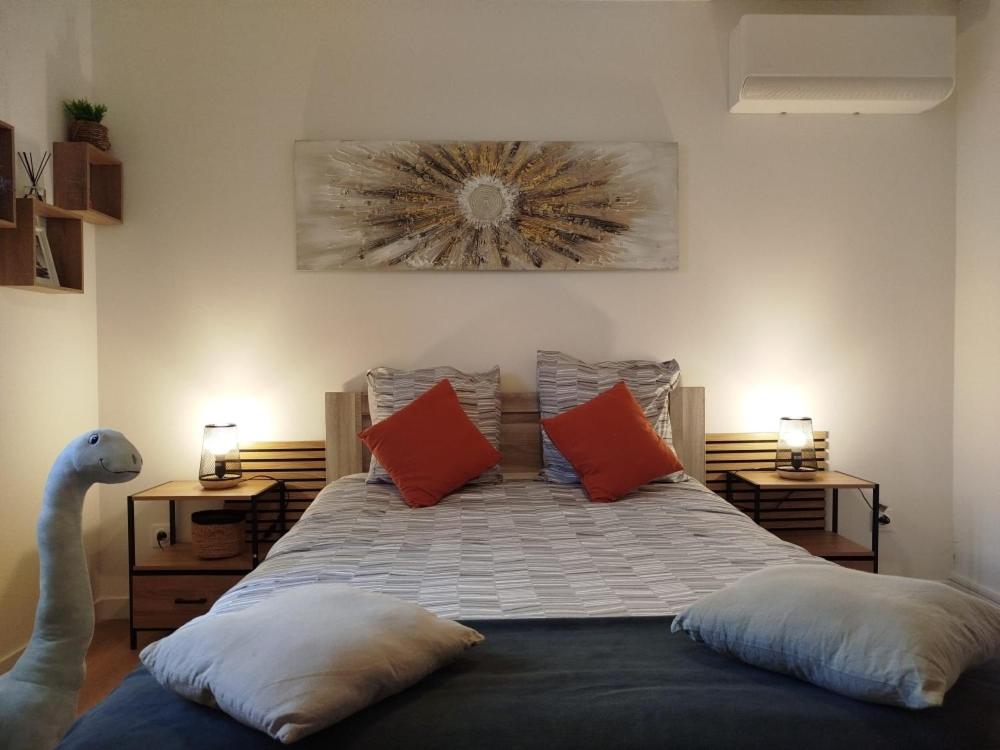 Postel nebo postele na pokoji v ubytování Appart T3, Proche Gare, Wifi, Parking