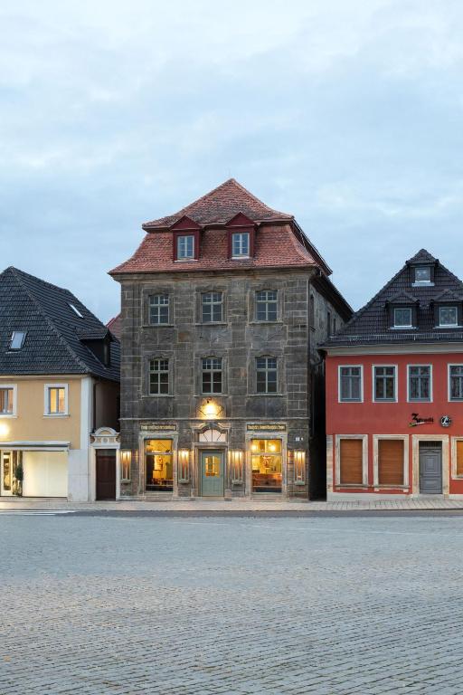 a large stone building in a town square at Schulze am Markt in Lichtenfels