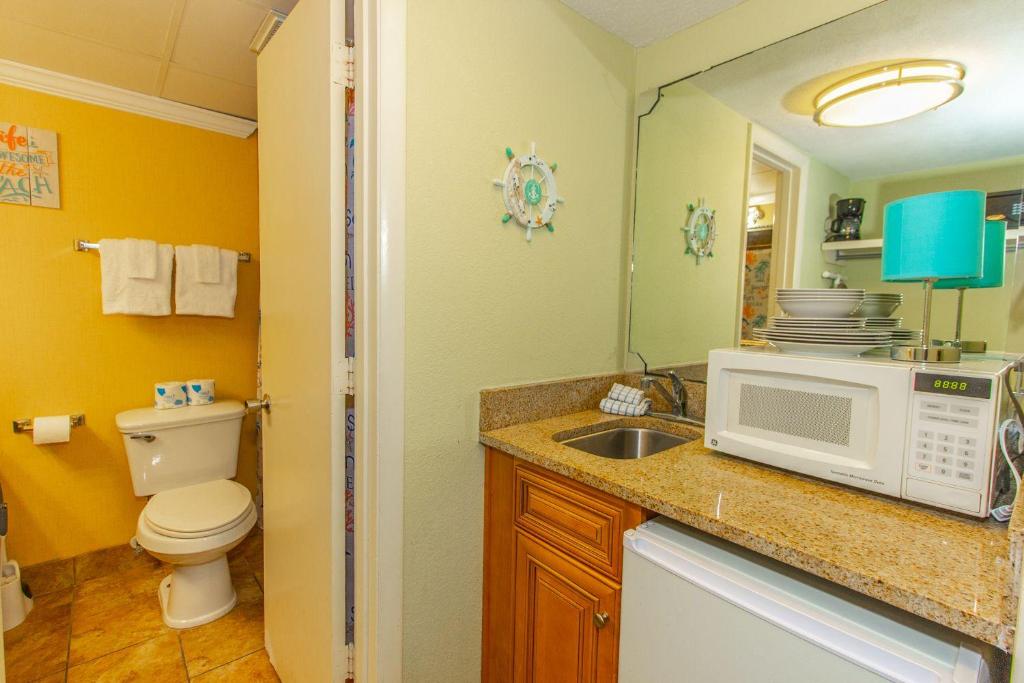 Koupelna v ubytování Oceanview Studio - 3rd Floor at Grande Cayman Resort! 317