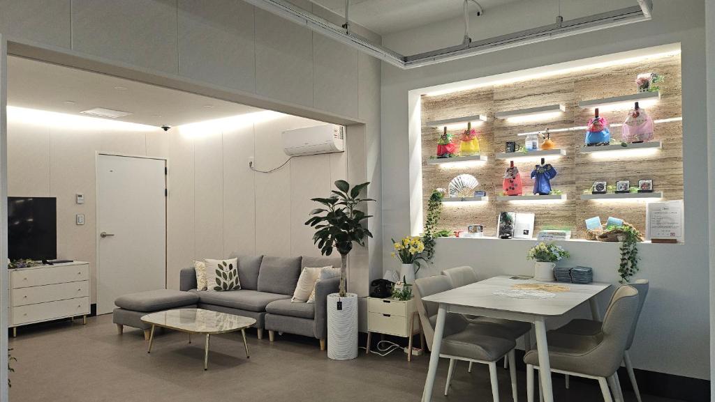 Khu vực ghế ngồi tại Pension Haneul Tari