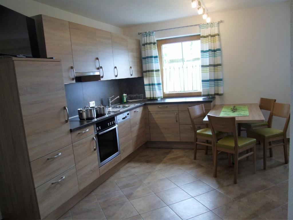 Kuchyň nebo kuchyňský kout v ubytování Ferienwohnung Lehenhof