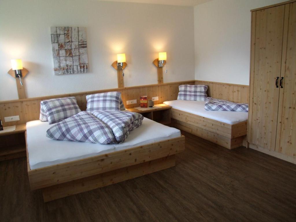 Postel nebo postele na pokoji v ubytování Ferienwohnung Lehenhof
