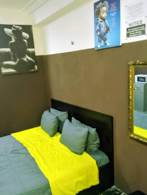 Ένα ή περισσότερα κρεβάτια σε δωμάτιο στο Short let apartments Lekki Ajah Lagos