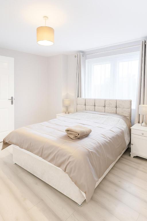 Giường trong phòng chung tại 2 Bedroom Apartment Limerick City Centre