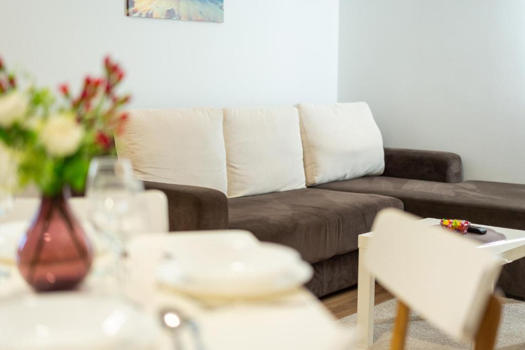 a living room with a couch and a table at Esther Line Apartments-Near Iulius Mall, Self Check-in,Free Private Parking subject to availability in Timişoara