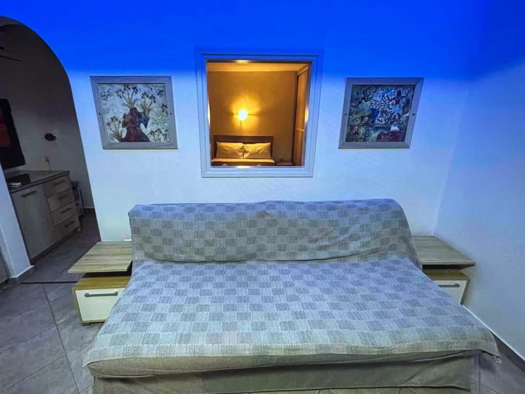Khu vực ghế ngồi tại Blue Domes Escape - Stylish Santorini Stay