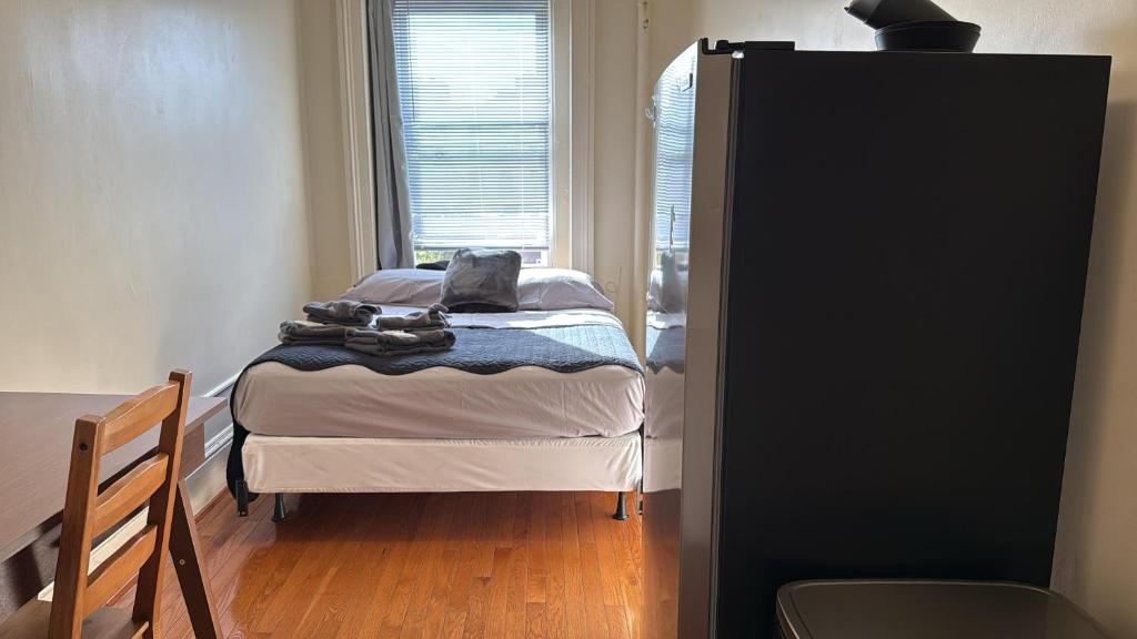 Een bed of bedden in een kamer bij New York City GuestHouse