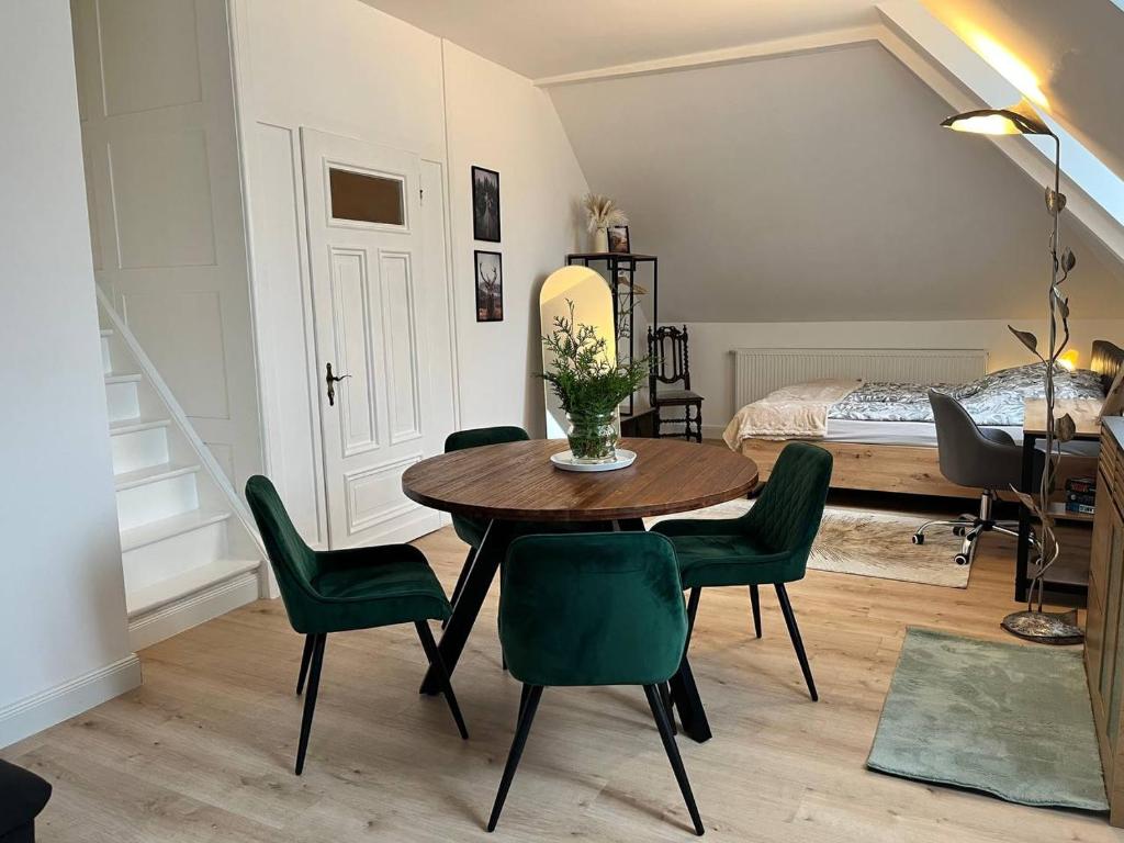 Elegantes Zimmer in historischer Villa in Siegen-Eiserfeld - Tweepersoonskamer Met Gedeelde Badkamer
