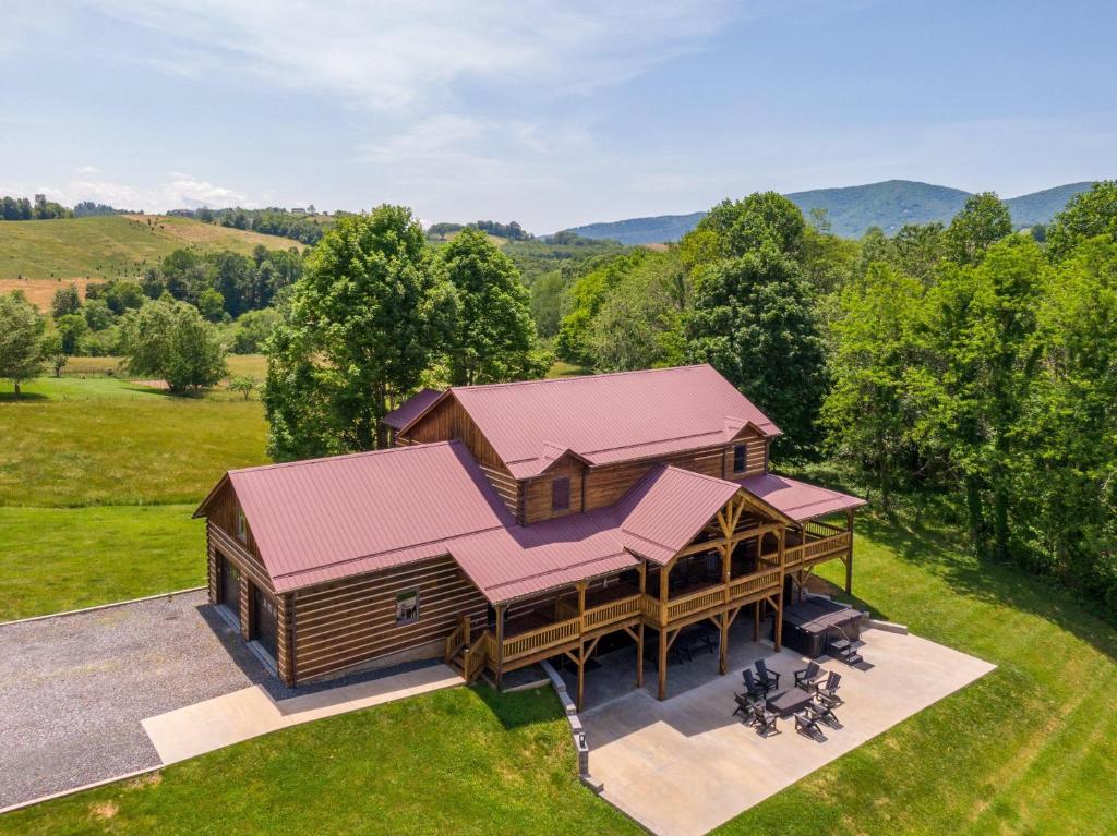 an overhead view of a large house with a roof at Grand Vista Lodge in West Jefferson