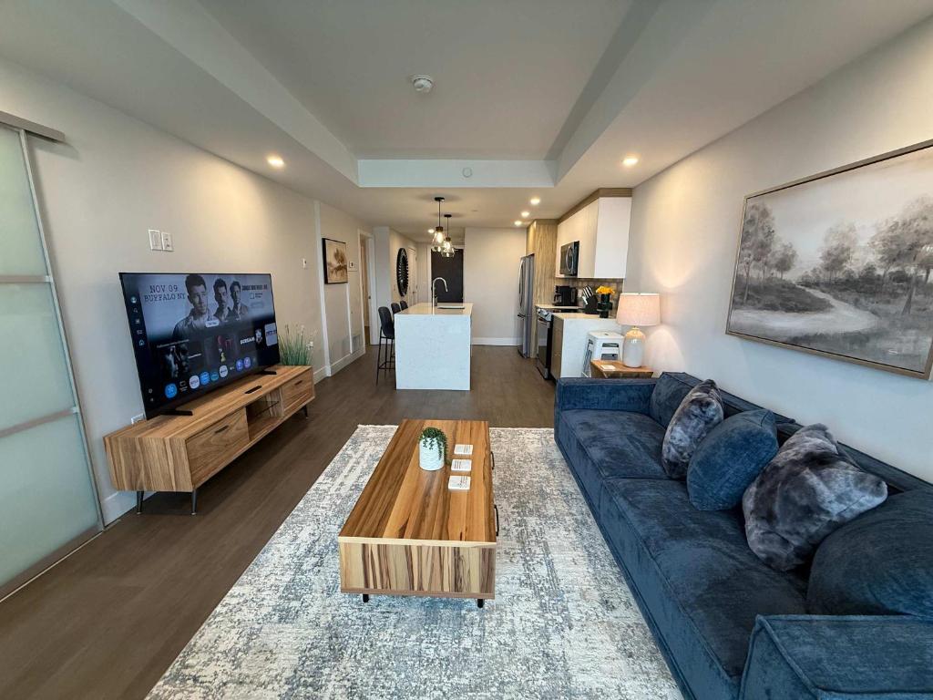 TV a/nebo společenská místnost v ubytování Waterfront downtown 2 BR 2 Bath with 6 appliances