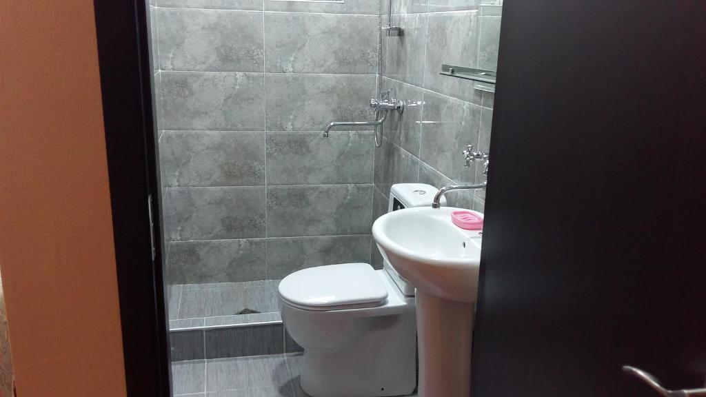 Koupelna v ubytování Dima's Guesthouse