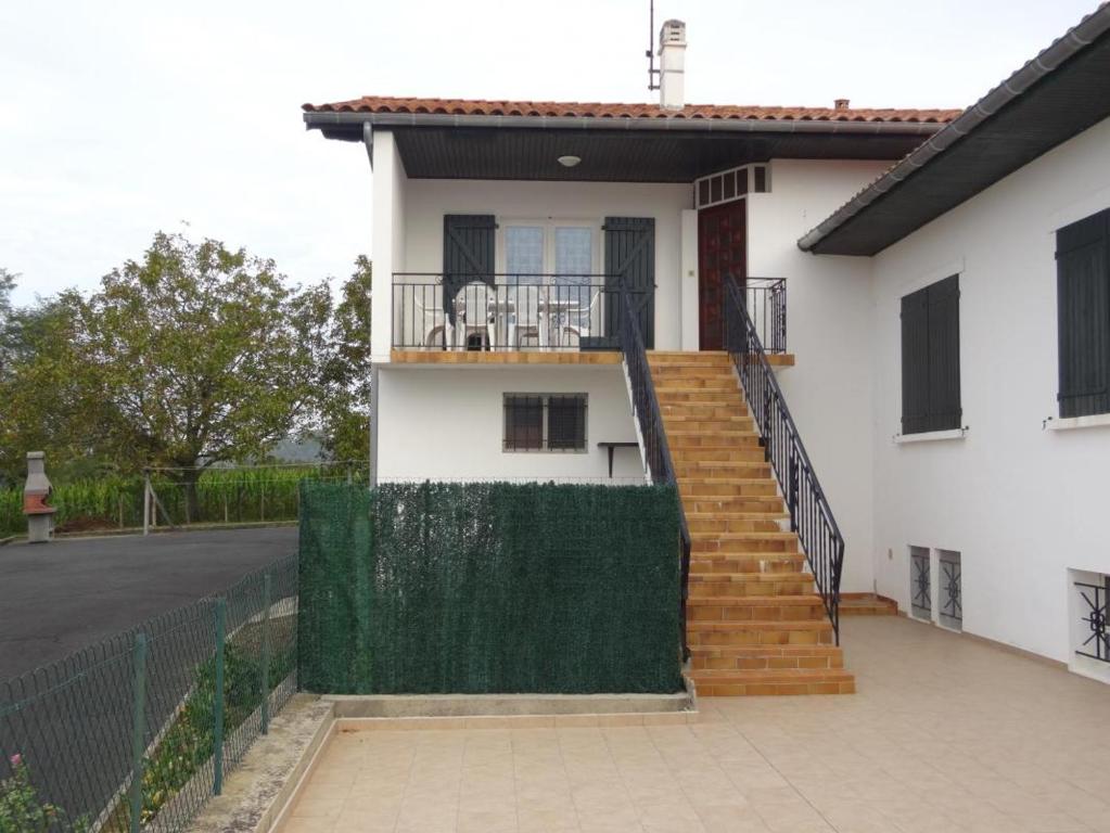 Το κτήριο όπου στεγάζεται  η παραθεριστική κατοικία