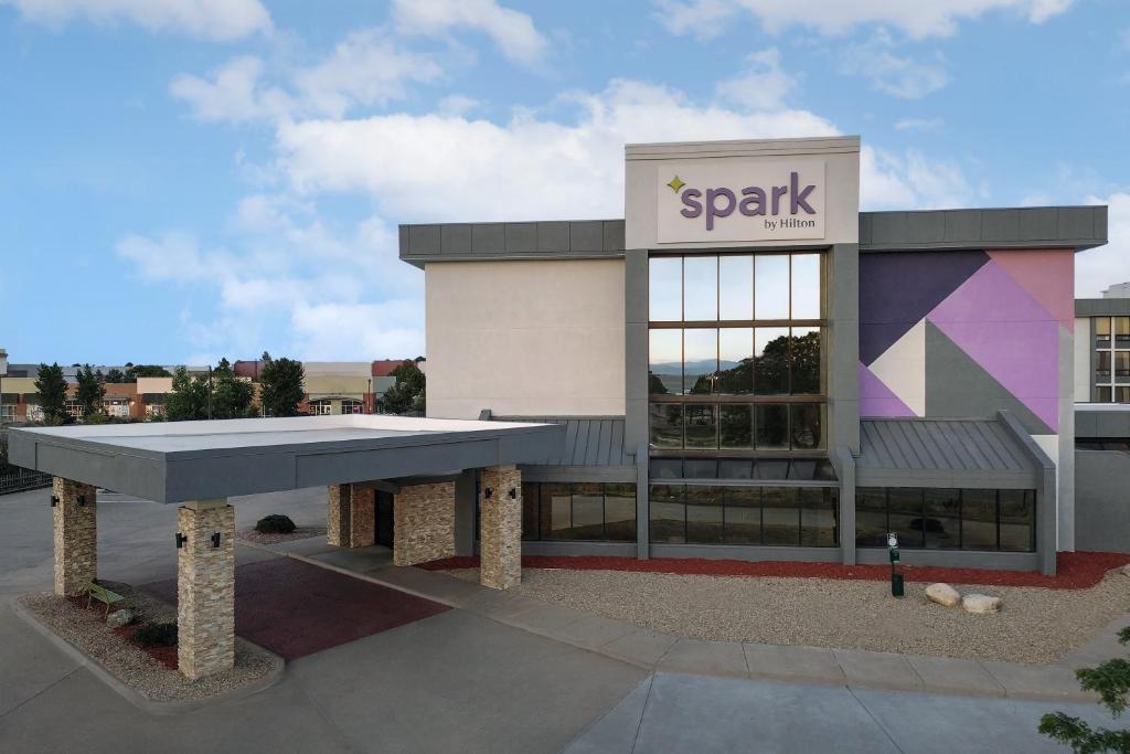 Spark by Hilton Denver East I 70 photo