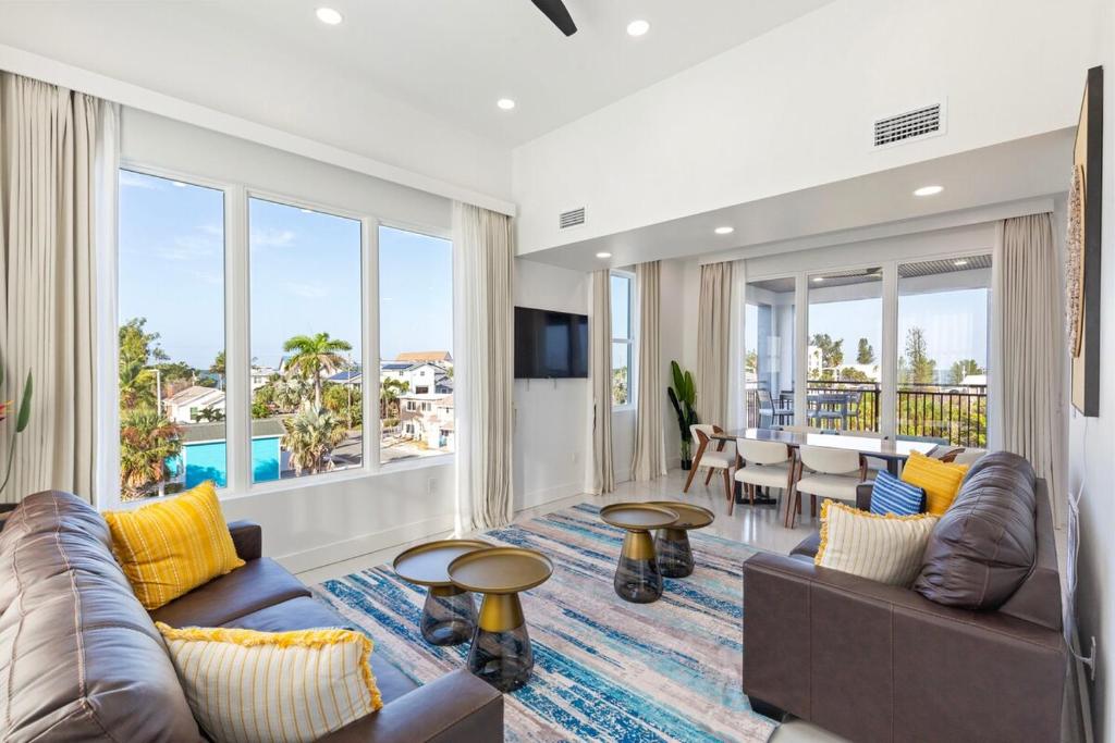 Gallery image of Ocean View-Private Pool-Large Rooftop Deck in St. Pete Beach
