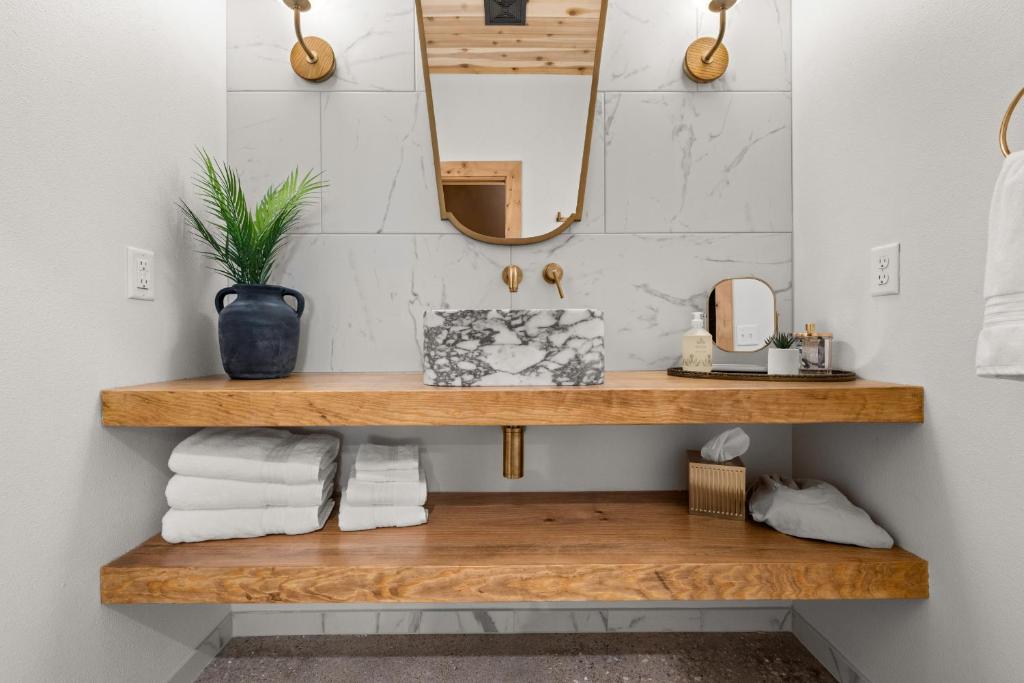 Φωτογραφία από το άλμπουμ του Sommer House Inn-Aloha Room σε Jasper