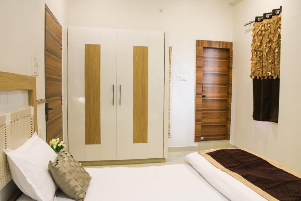 Postel nebo postele na pokoji v ubytování Shree kailasham