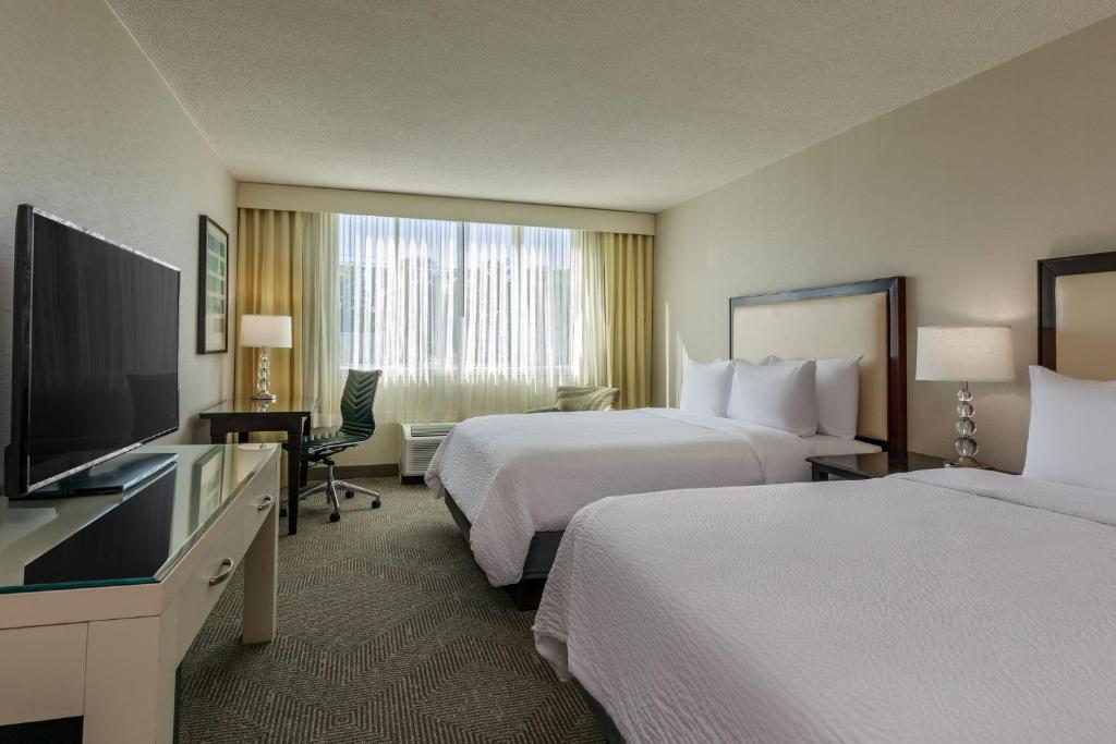Holiday Inn & Suites Boston Peabody, an IHG Hotel - 