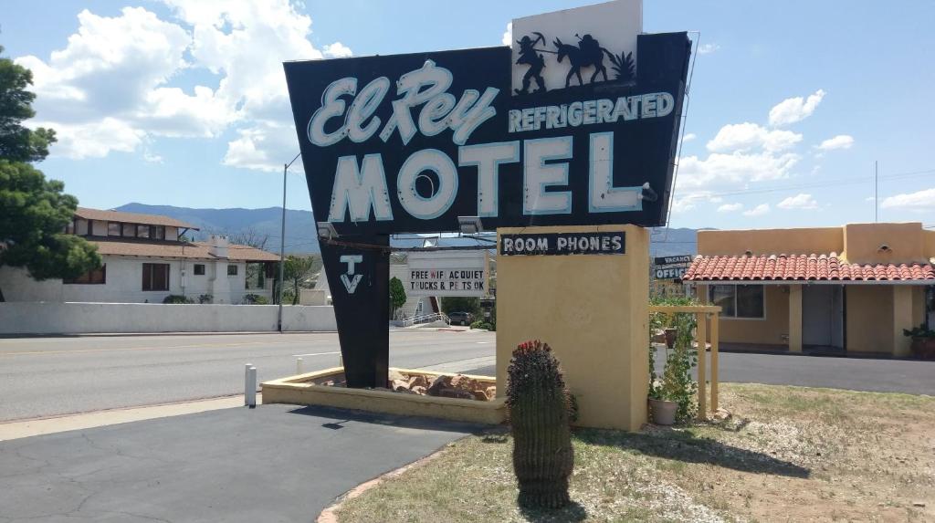 a sign for a motel on the side of a street at El Rey Motel in Globe