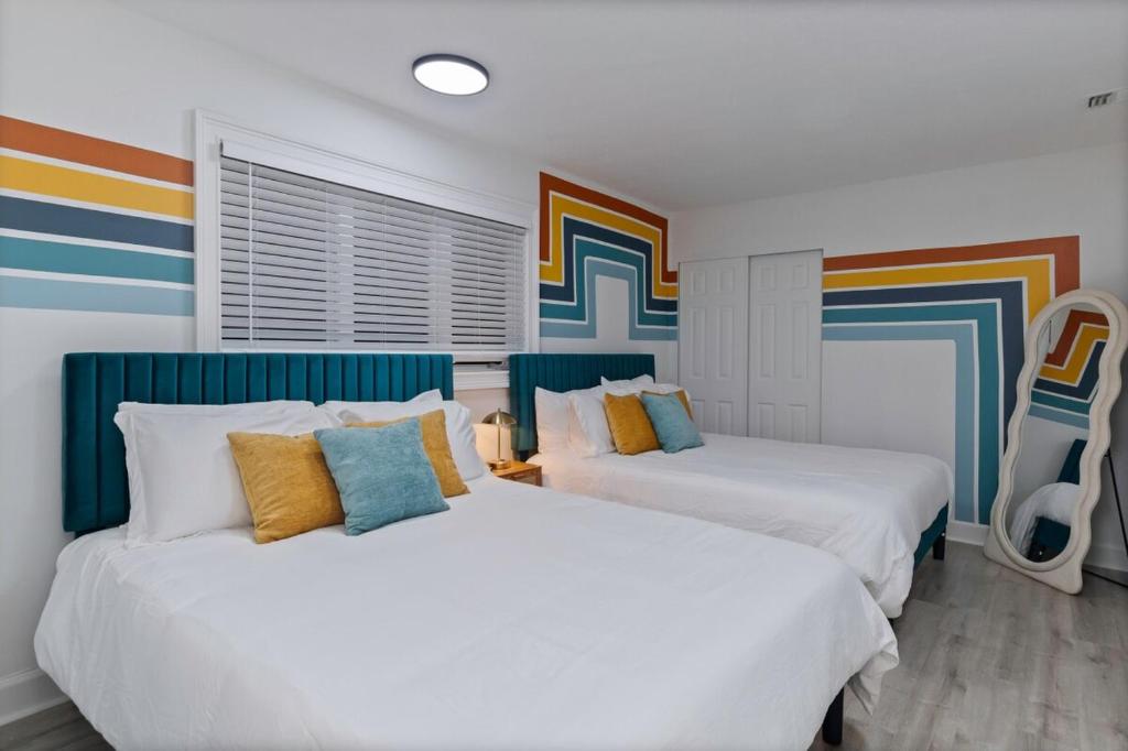 Postel nebo postele na pokoji v ubytování Kissimmee Retreat with Jacuzzi and Games