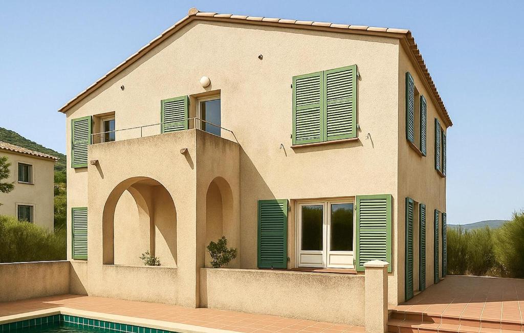 Bazén v ubytování Cozy Home In Algajola With Kitchen nebo v jeho okolí