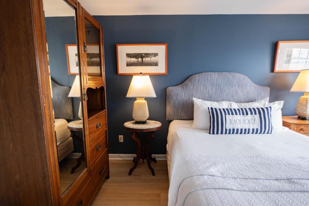 The Beach House Inn - Deluxe Oceanview Queen Mini Suite