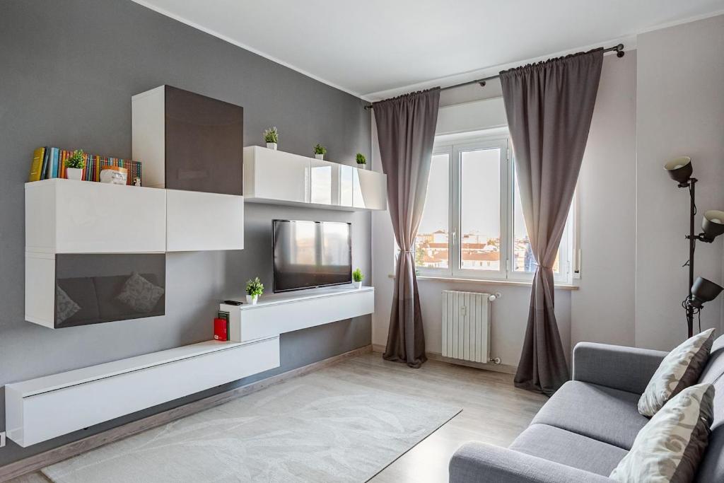 Bright Apartment with Canal Balcony
