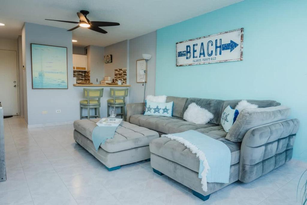 Khu vực ghế ngồi tại Marena Seaview Condo in Dos Marinas, Fajardo