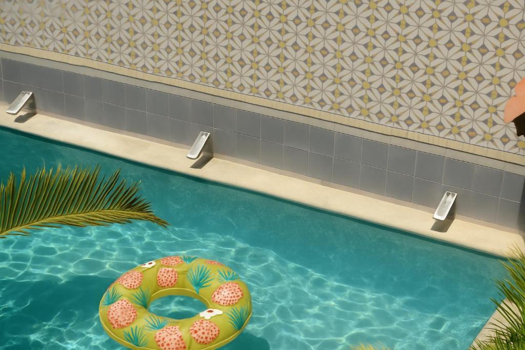 Πισίνα στο ή κοντά στο DezMont Guest House