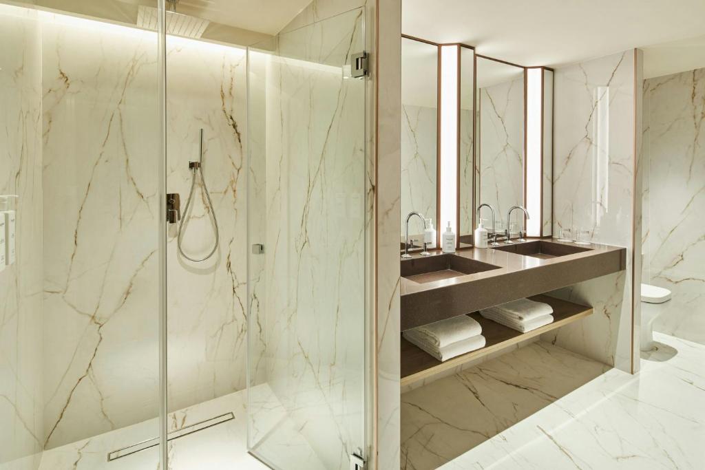 
Deluxe Family Room with One King Bed and Sofa Bed
