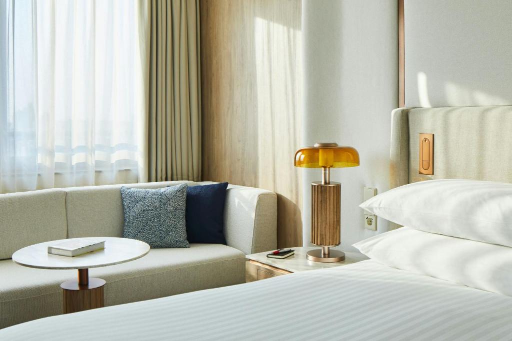 Madrid Marriott Hotel Princesa Plaza - Suite King Com 1 Quarto, Sofá-Cama E Vista Cidade