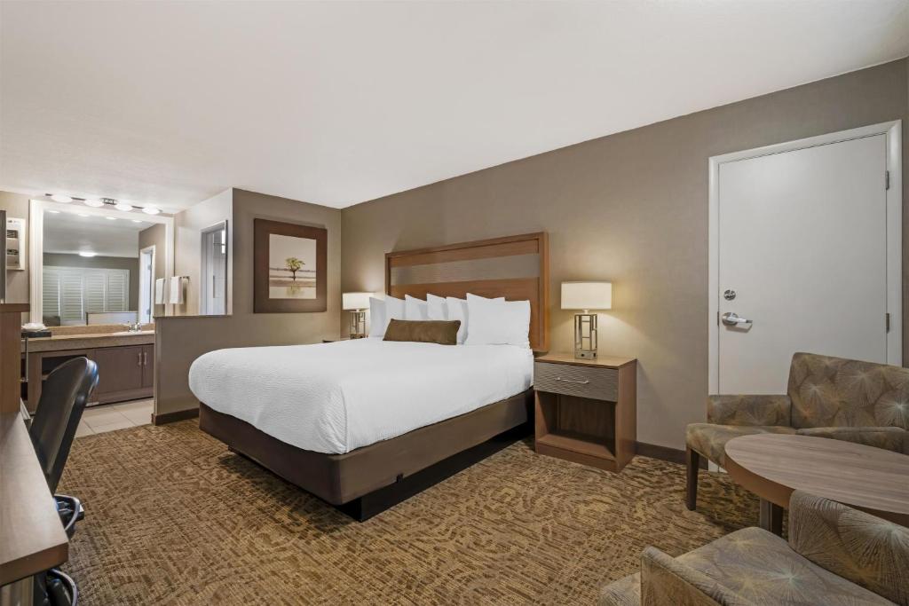 Best Western Plus Anaheim Inn photo