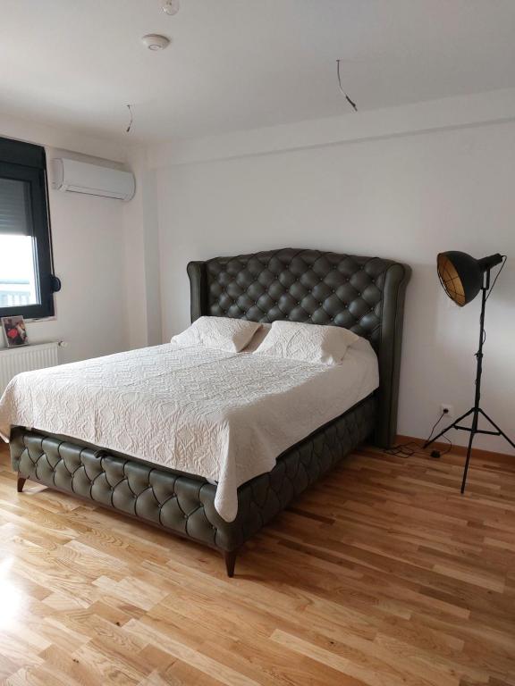 Ένα ή περισσότερα κρεβάτια σε δωμάτιο στο Jagodina CRNJANSKI