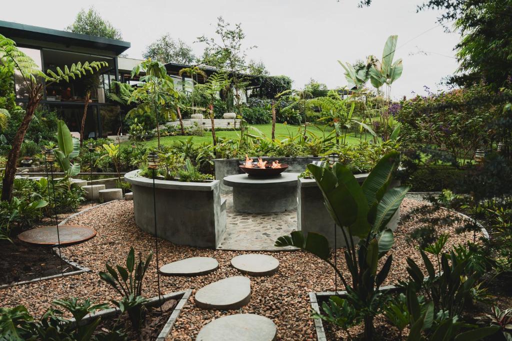 a garden with a fire pit in the middle at Element Quindío in Boquía