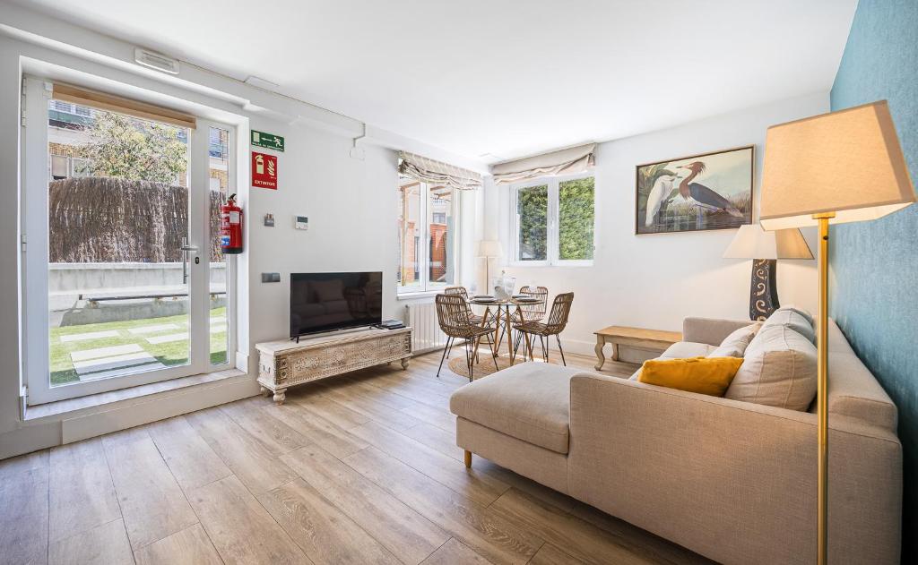 3BR Central Madrid Gem - Rare Private Garden