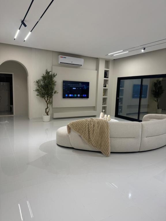 Μια τηλεόραση ή/και κέντρο ψυχαγωγίας στο 03 villa dubai nad alhamar