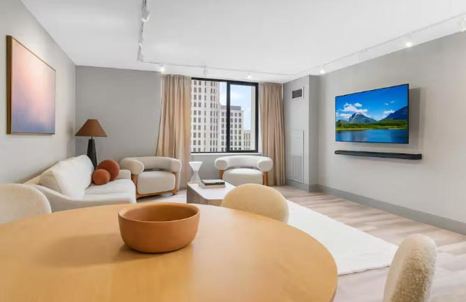 TV a/nebo společenská místnost v ubytování Hartford New 1BR near XL Center and Convention