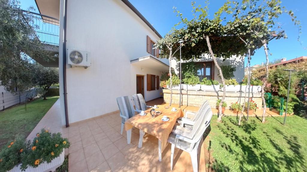 Apartments with parking space Umag - 22622
