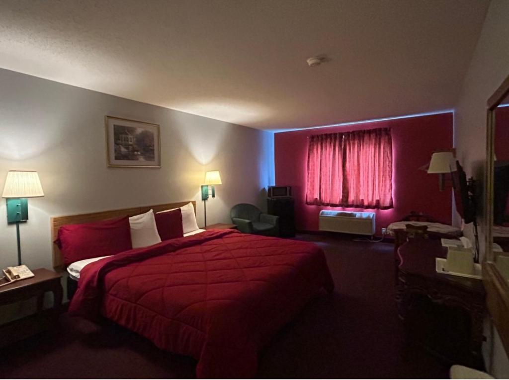 Postel nebo postele na pokoji v ubytování Astoria inn