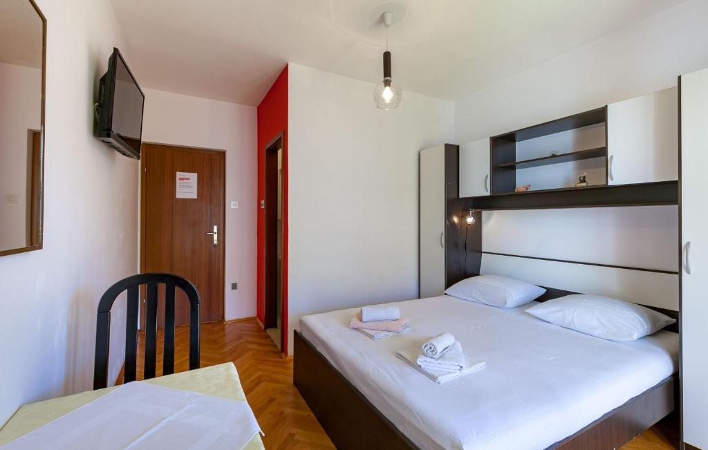 Apartments and Rooms Dobrila - バルコニー付きのダブルルーム