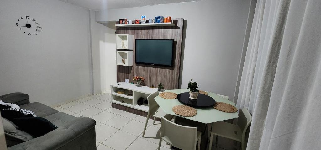TV a/nebo společenská místnost v ubytování Aconchego da Kelen
