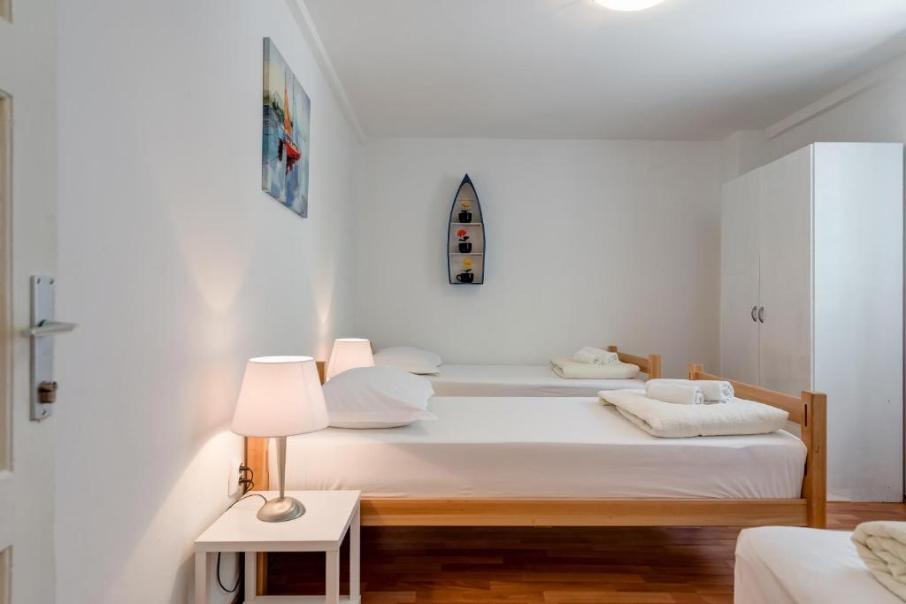 Postel nebo postele na pokoji v ubytování Apartments Odrina