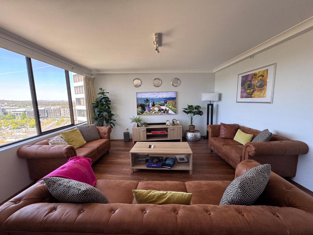 Posezení v ubytování Canberra City View Apartment