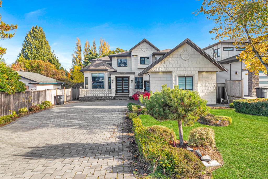 a large white house with a driveway at 8BR New Spacious Home White Rock HVAC Free Parking in Surrey