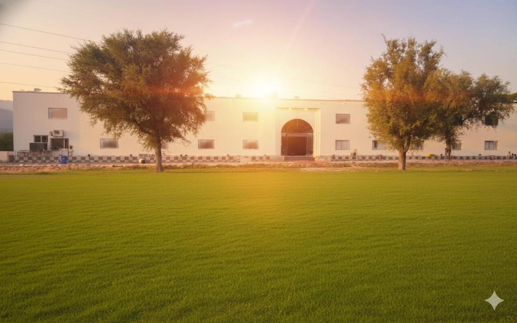 Východ nebo západ slunce při pohledu z hotelu nebo okolí