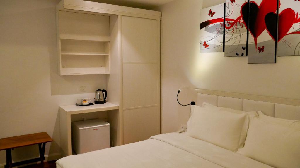 Postel nebo postele na pokoji v ubytování Pine Garden Hotel