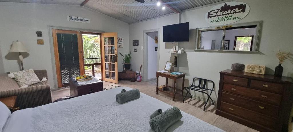 a room with a bedroom with a bed and a desk at Polly's Retreat in Coffin Bay