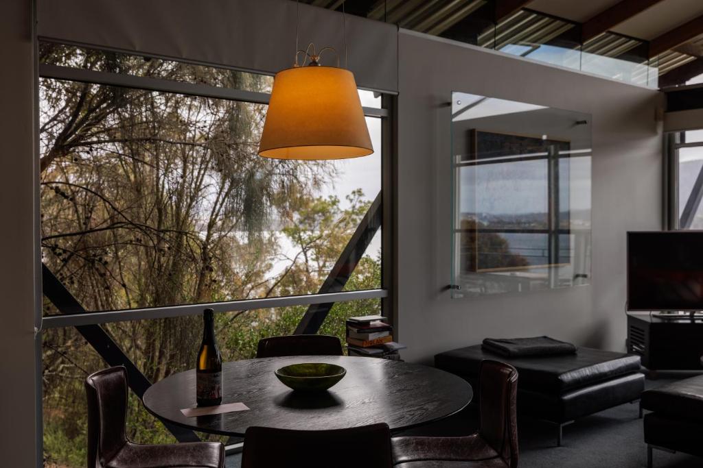 
One-Bedroom with Waterfront - Arthur
