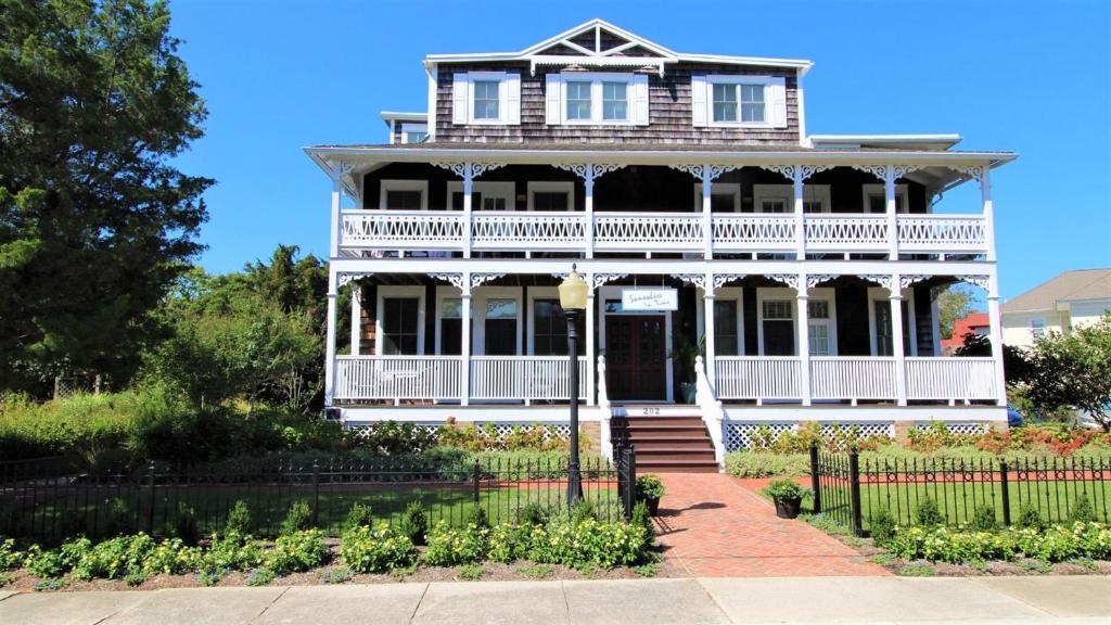 Cape May PointにあるSomewhere In Time Unit 4の白屋