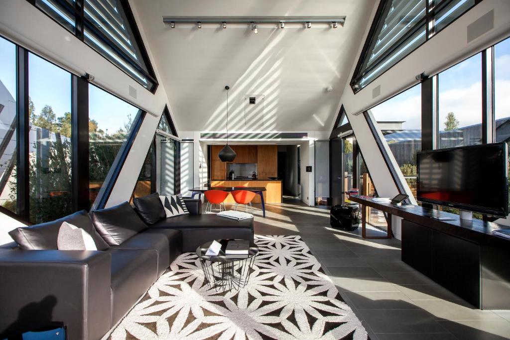 
Deluxe One-Bedroom - Robin
